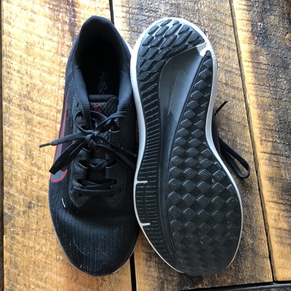 Nike WINFLO running shoe; black/red/silver/white; size 6.5 - Picture 3 of 6